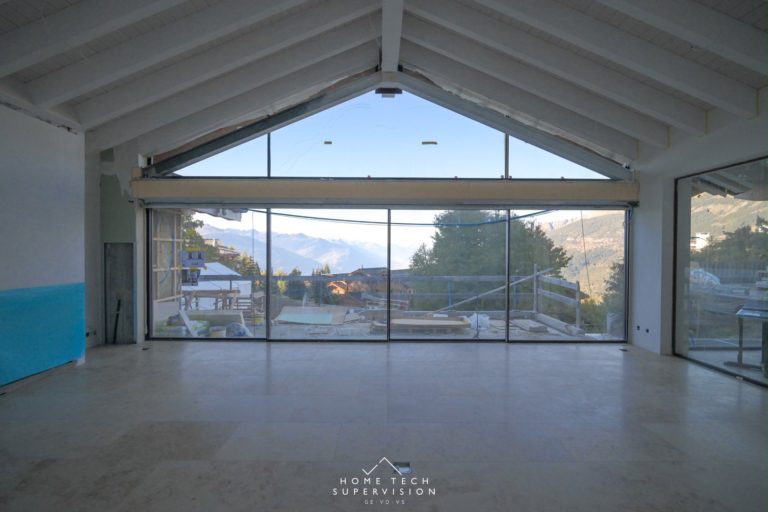 Chalet en cours à Crans-Montana – grande baie vitrée face aux Alpes