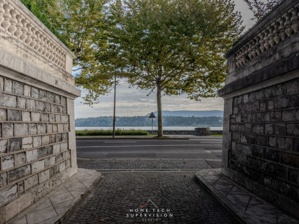Supervision de chantier à Genève – entrée de l’immeuble face au Léman