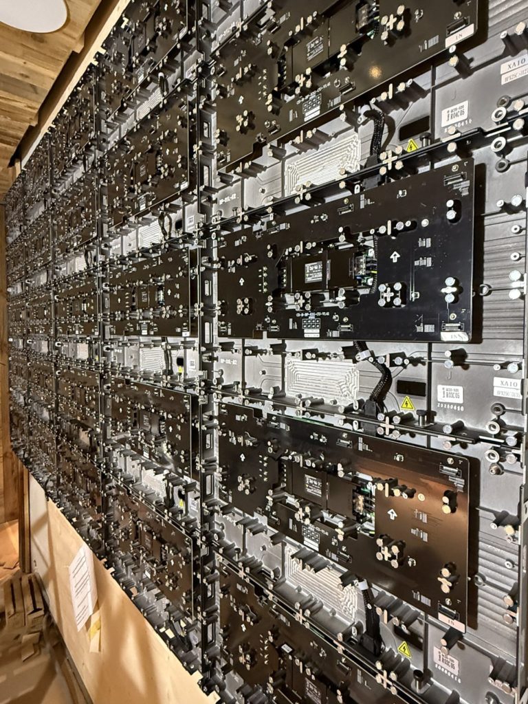 Structure arrière d'un mur LED
