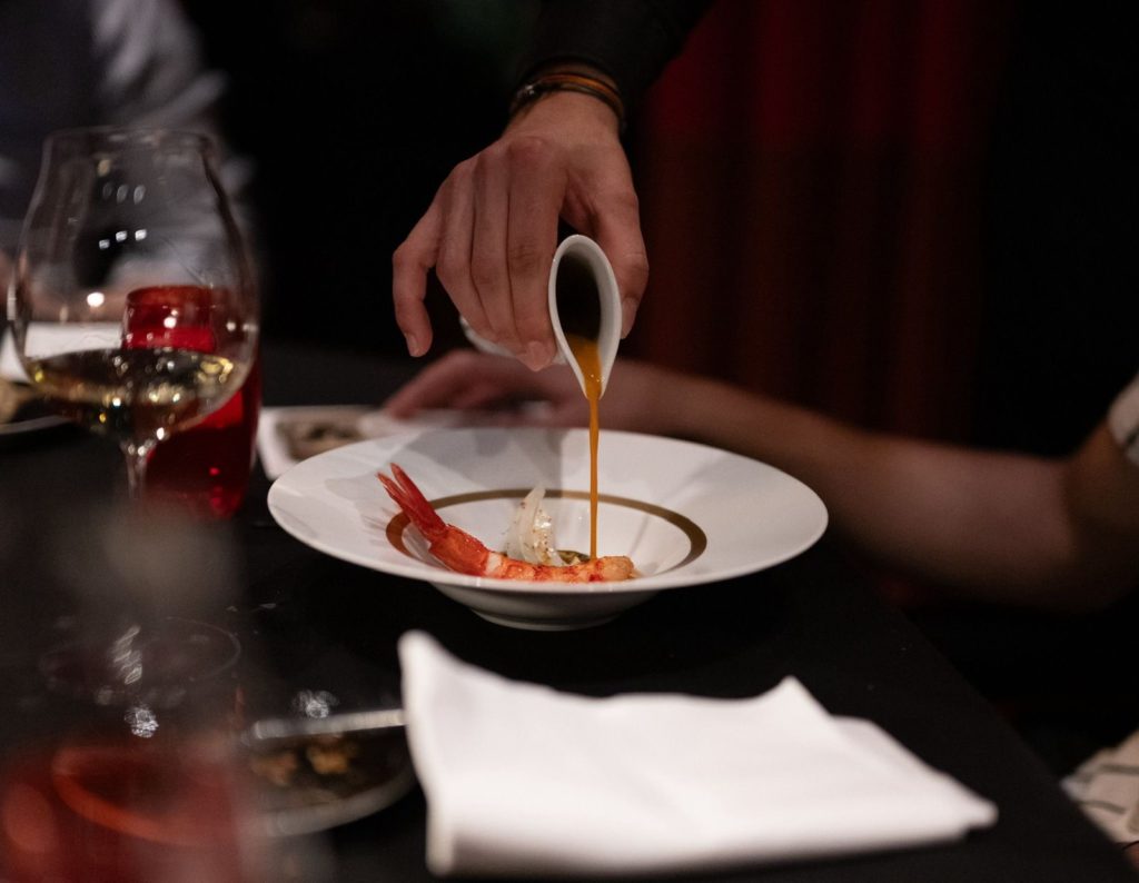 Service en salle, fromage râpé à table